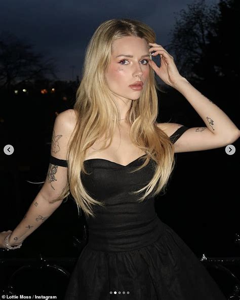 Lottie Moss finally gets her face tattoo removed after。